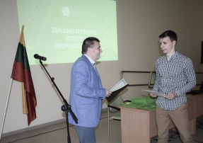 0009_ems_diplomai_20190628-14-of-95_1561805130-874df07e9bbebdcdac8ec7d520d80229.JPG